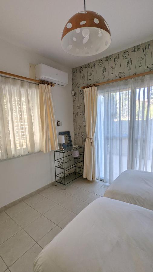 Stylish Garden Apartment At Paphos Harbour Екстериор снимка