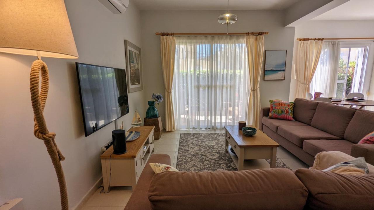 Stylish Garden Apartment At Paphos Harbour Екстериор снимка