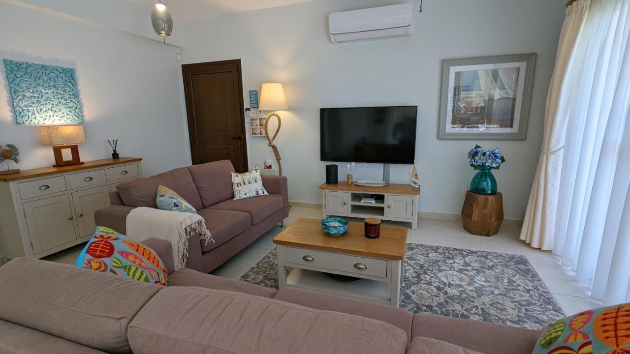 Stylish Garden Apartment At Paphos Harbour Екстериор снимка