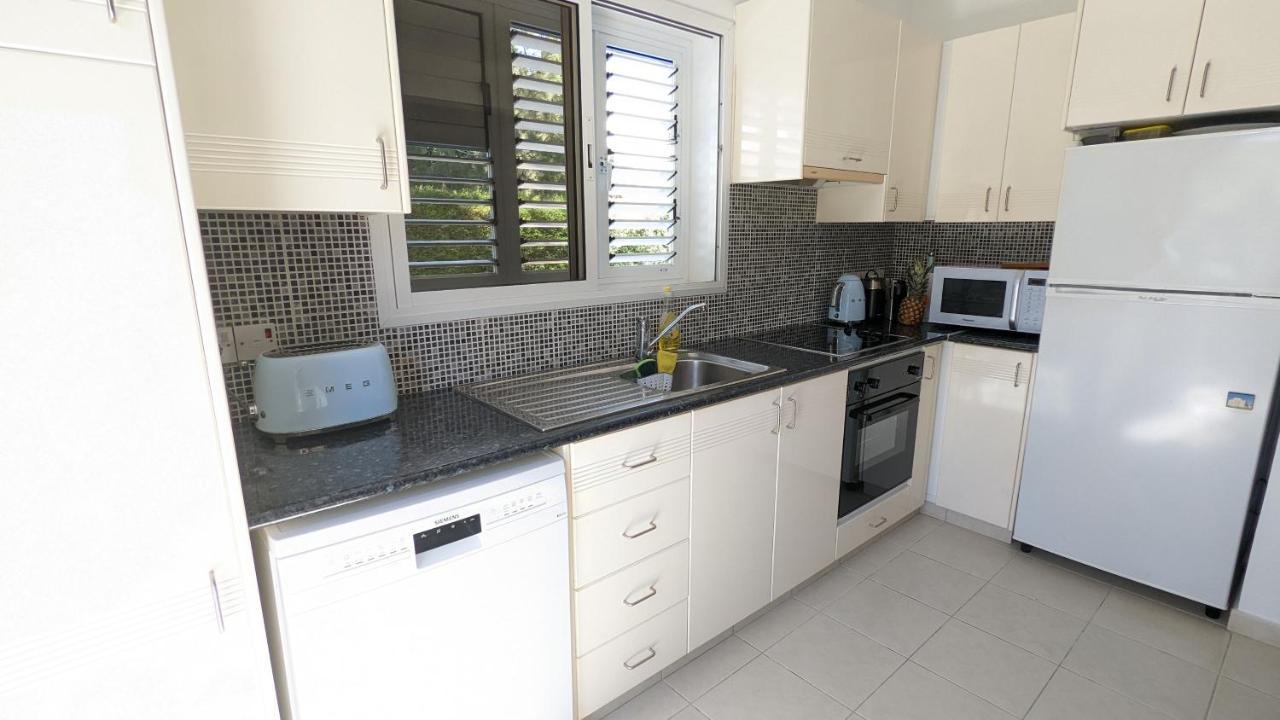 Stylish Garden Apartment At Paphos Harbour Екстериор снимка