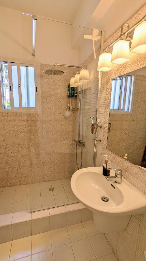 Stylish Garden Apartment At Paphos Harbour Екстериор снимка